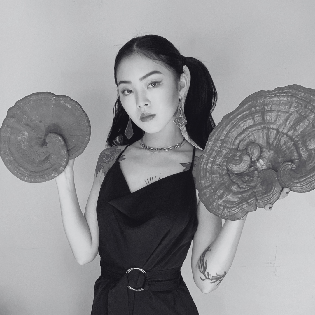 Traditional Chinese Medicine, Mushrooms and the Art of Language with Zoey Xinyi Gong